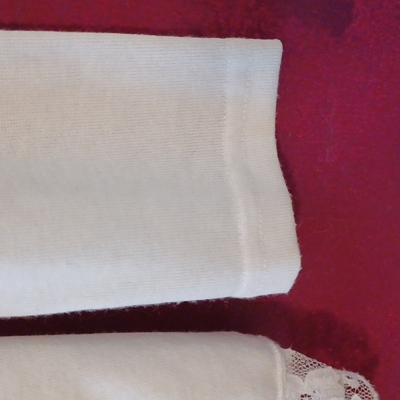 Mur Mur🕊Soft White Long Sleeve Top. Back Split Lace Back Scoop Neck WM - Picture 10 of 11